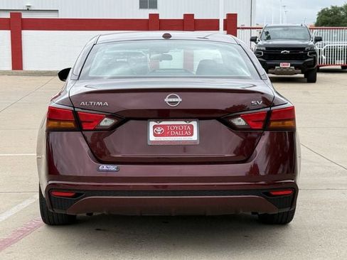 Used 2024 Nissan Altima 2.5 SV FWD image 5