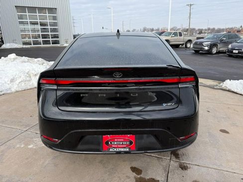Used 2025 Toyota Prius XLE image 9