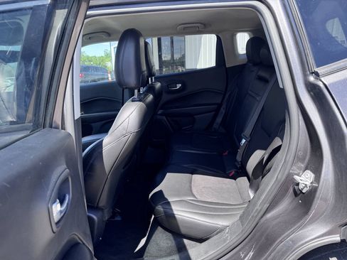 Used 2018 Jeep Compass Latitude w/ Cold Weather Group AWD/4WD image 15