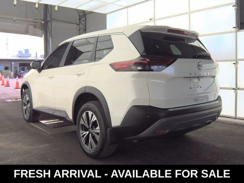 Used 2023 Nissan Rogue SV image 4