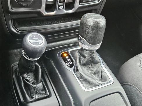 Used 2023 Jeep Gladiator Sport AWD/4WD image 11