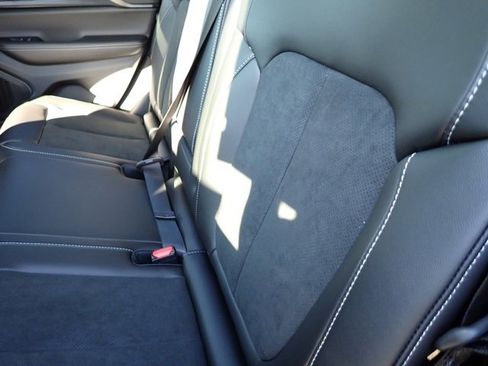 New 2025 Jeep Grand Cherokee Altitude image 11