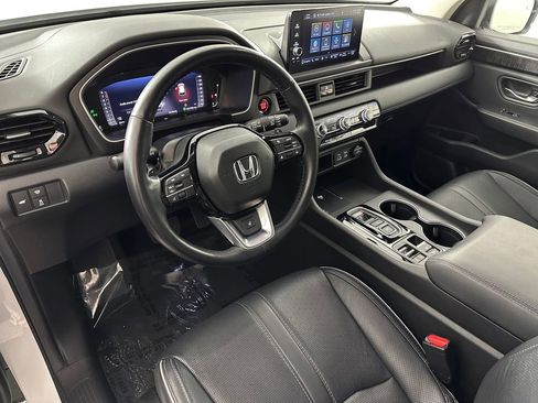 Used 2025 Honda Pilot Elite image 16