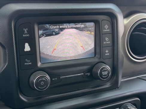 Used 2018 Jeep Wrangler Unlimited Sport S AWD/4WD image 18