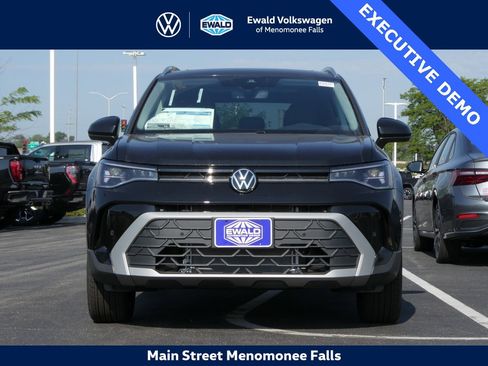 Certified 2025 Volkswagen Taos SE image 24