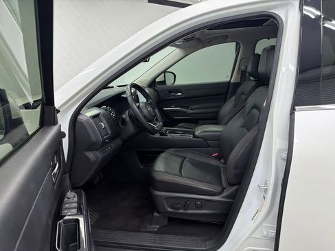 Used 2023 Nissan Pathfinder SL w/ SL Premium Package FWD image 9