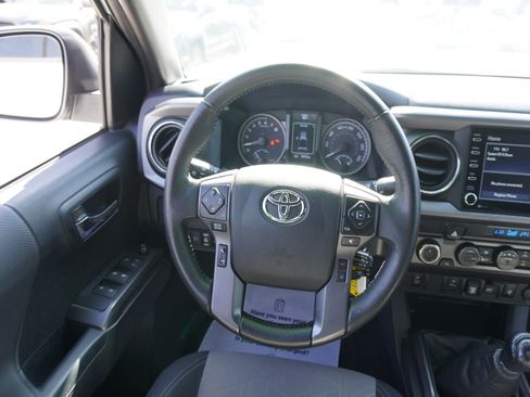 Used 2022 Toyota Tacoma TRD Off-Road w/ Technology Package AWD/4WD image 14