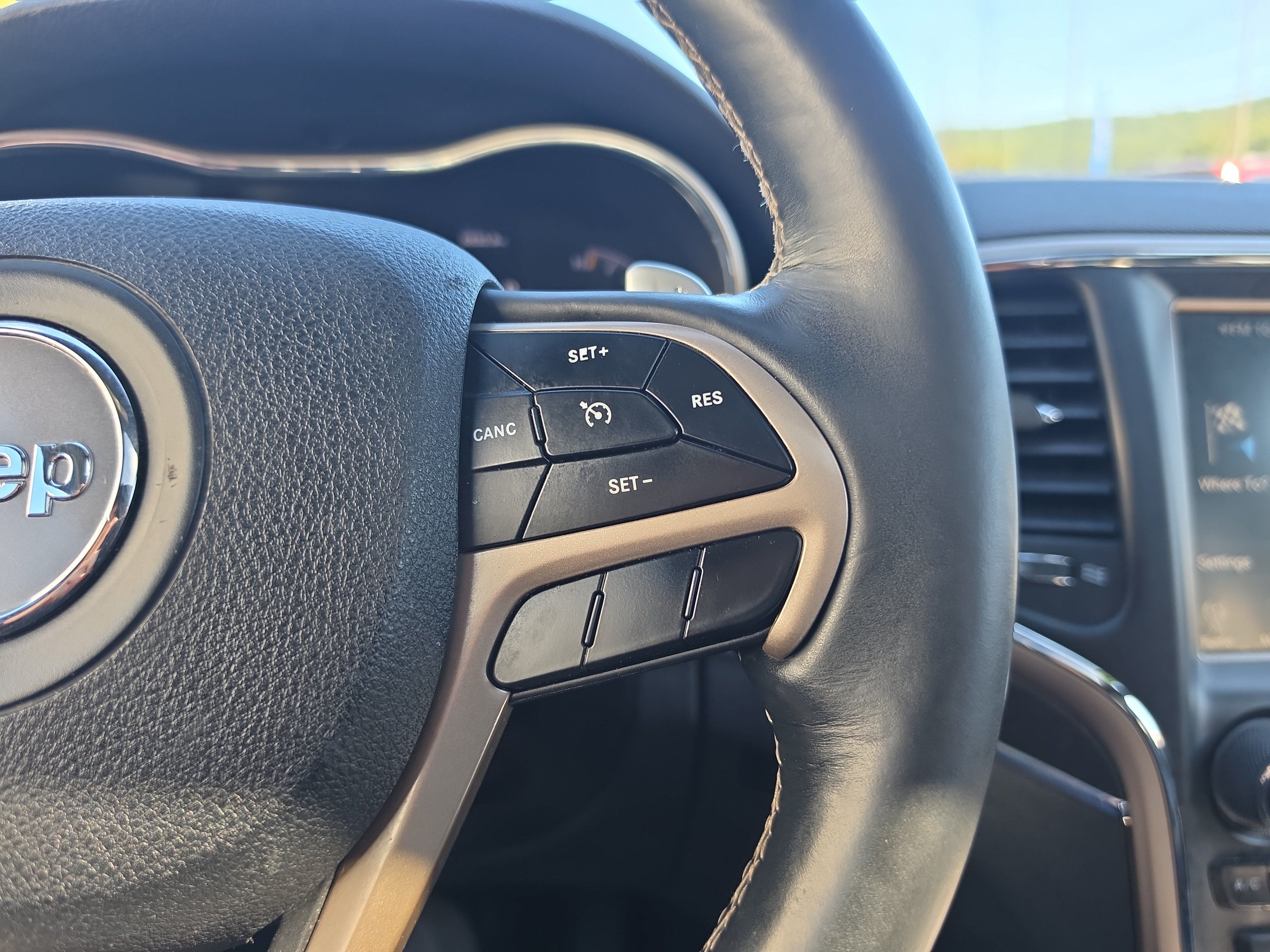 Used 2017 Jeep Grand Cherokee Limited AWD/4WD image 22