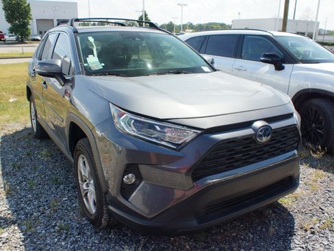 Used 2021 Toyota RAV4 XLE w/ Convenience Package AWD/4WD image 2