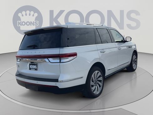 Used 2023 Lincoln Navigator Reserve AWD/4WD image 12