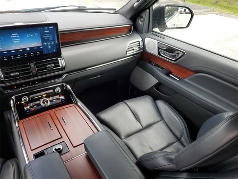 Certified 2022 Lincoln Navigator L Reserve image 17