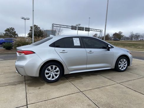 Used 2020 Toyota Corolla LE image 11
