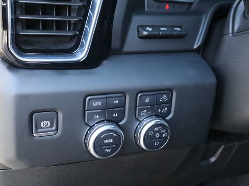 Used 2024 GMC Sierra 2500 Denali w/ Denali Reserve Package image 12