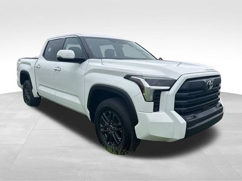 Used 2023 Toyota Tundra SR5 w/ SR5 Convenience Package AWD/4WD image 7