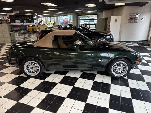Used 1997 MAZDA MX-5 Miata M-Edition image 4