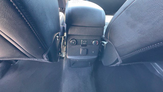 Used 2019 Ford Explorer XLT w/ Equipment Group 202A AWD/4WD image 18
