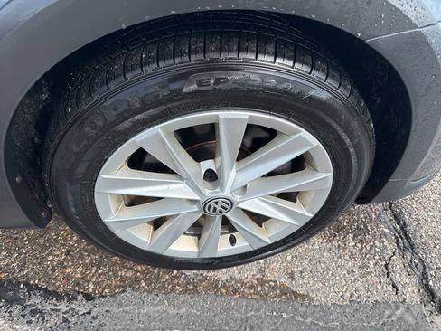 Used 2017 Volkswagen Golf Alltrack S image 5