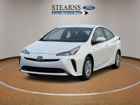 Used 2016 Toyota Prius Three w/ Advanced Technology Package FWD image 2