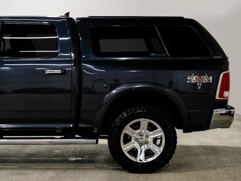 Used 2018 RAM 1500 Laramie w/ Convenience Group AWD/4WD image 11