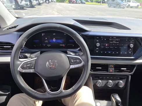 Used 2022 Volkswagen Taos SE FWD image 14
