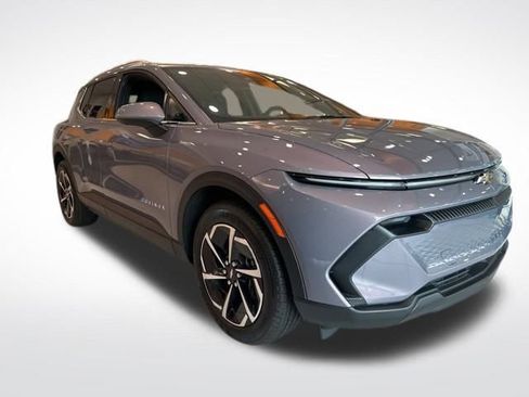 New 2026 Chevrolet Equinox EV LT image 6