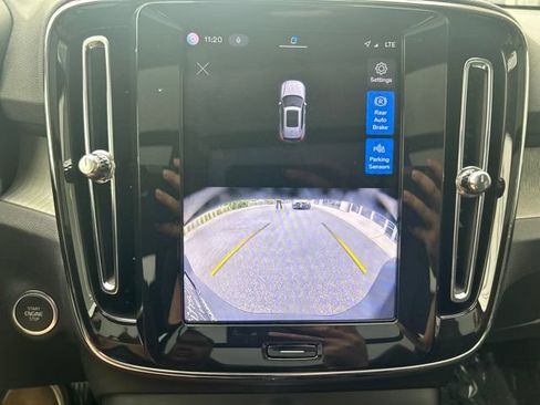 Certified 2025 Volvo XC40 B5 Core AWD/4WD image 26