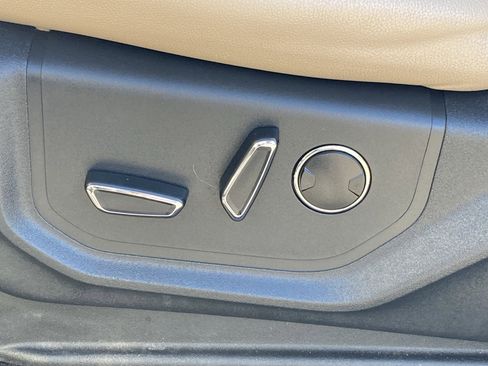 Used 2022 Ford Expedition Limited image 19