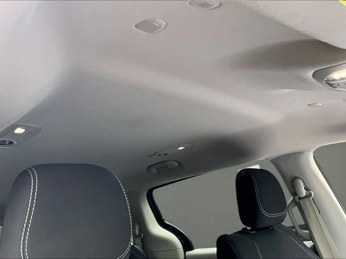 Used 2023 Chrysler Voyager LX FWD image 26