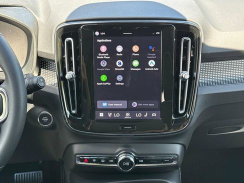Certified 2025 Volvo XC40 B5 Ultra w/ Climate Package AWD/4WD image 13