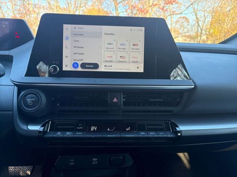 Used 2025 Toyota Prius LE image 18