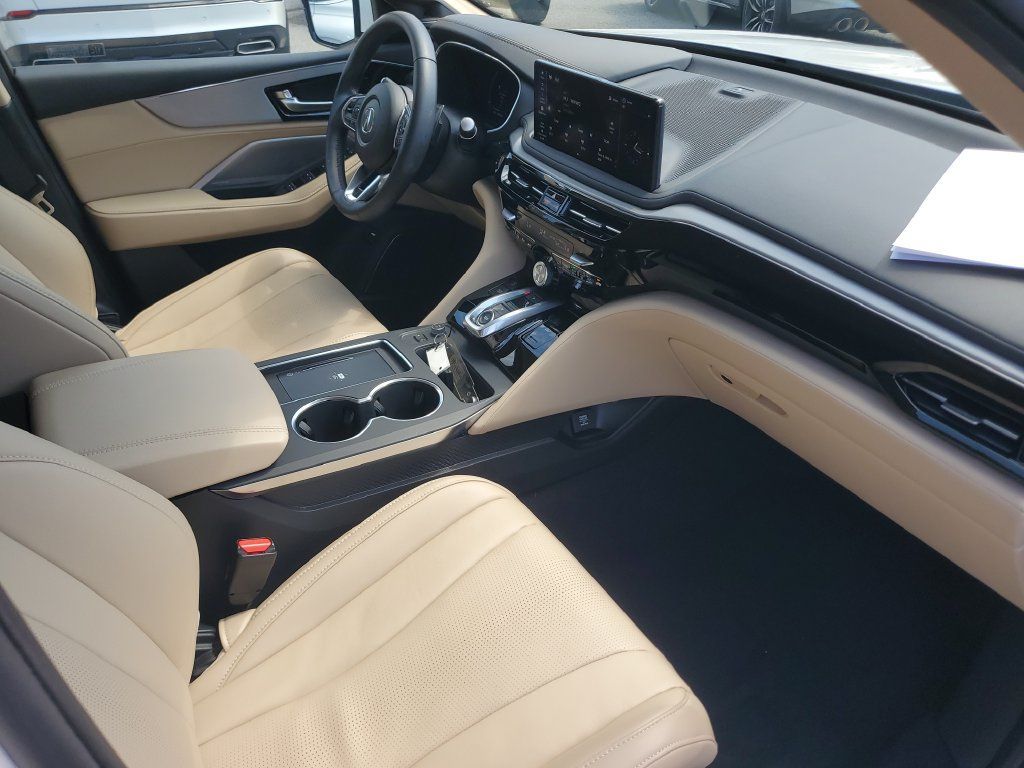 Certified 2025 Acura MDX w/ Technology Package AWD/4WD image 4