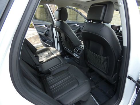 Used 2020 Audi Q5 e Premium Plus image 24