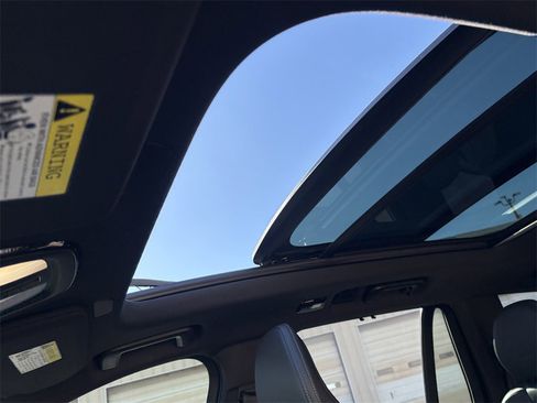 Used 2024 Volvo XC90 B6 Ultimate w/ Protection Package Premier image 21