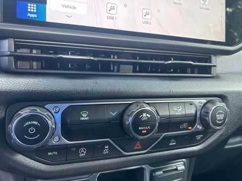 Certified 2024 Jeep Gladiator Sport image 37