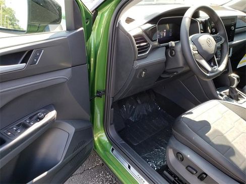 New 2025 Volkswagen Taos SE image 6