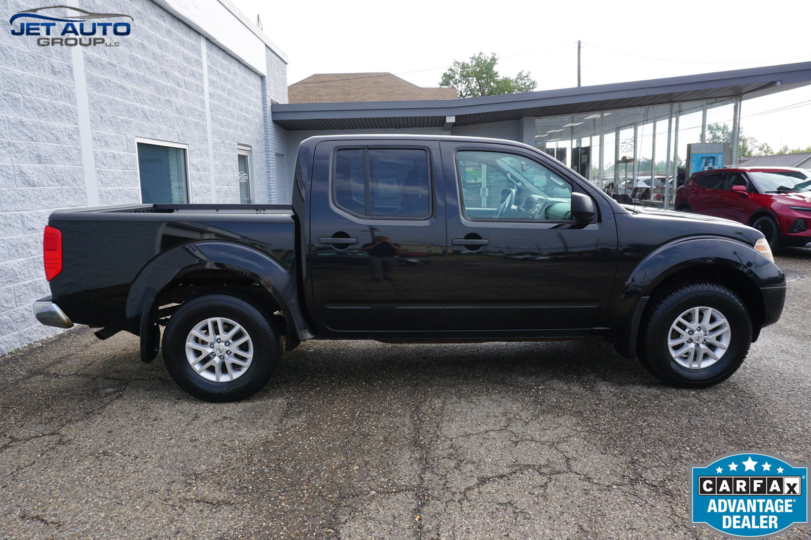 Used 2016 Nissan Frontier SV w/ SV Value Truck Package AWD/4WD image 6