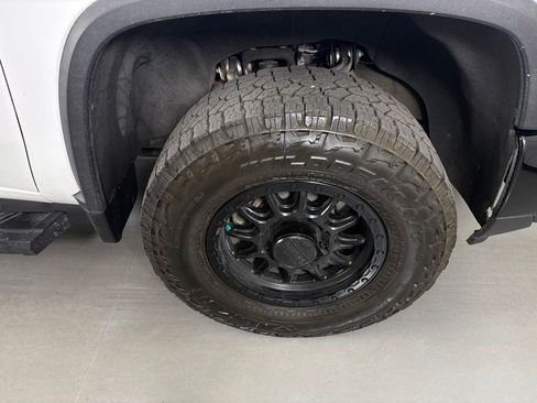 Used 2024 Chevrolet Silverado 2500 Custom w/ Custom Value Package AWD/4WD image 10