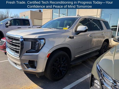 Used 2023 GMC Yukon SLT image 1