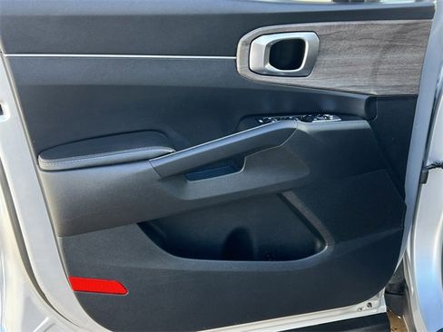 Used 2022 Kia Sorento S w/ Panoramic Sunroof Package image 18