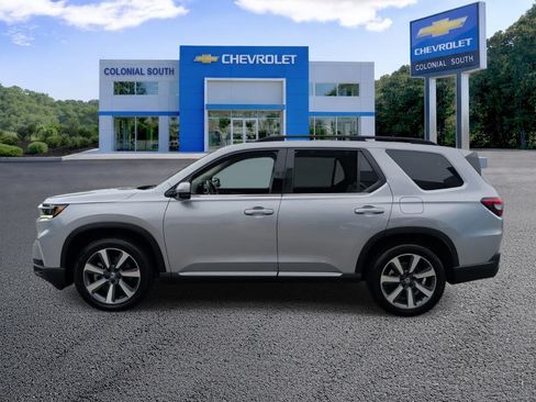 Used 2025 Honda Pilot Touring image 3