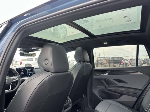 New 2026 Volkswagen Tiguan SE R-Line AWD/4WD image 11