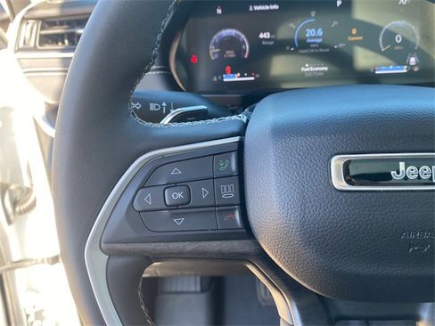 Used 2023 Jeep Grand Cherokee L Limited image 23