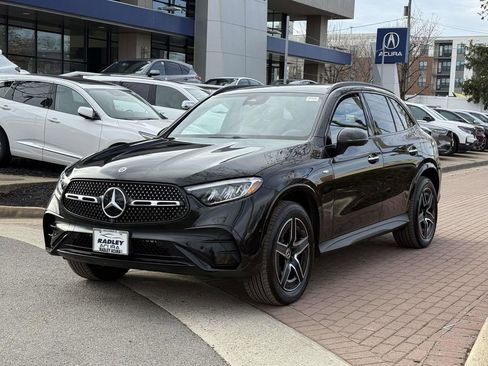 Used 2025 Mercedes-Benz GLC 350e 4MATIC image 3