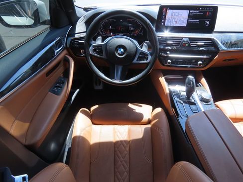 Used 2023 BMW 530i w/ M Sport Package RWD image 5
