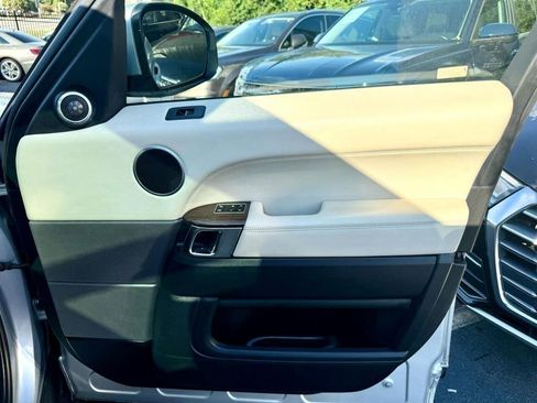 Used 2014 Land Rover Range Rover Sport HSE image 23