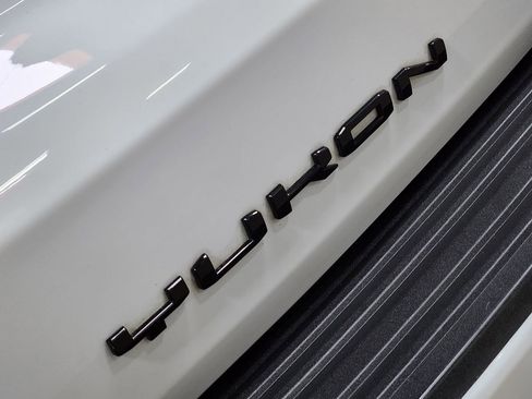 Used 2023 GMC Yukon XL SLT image 25