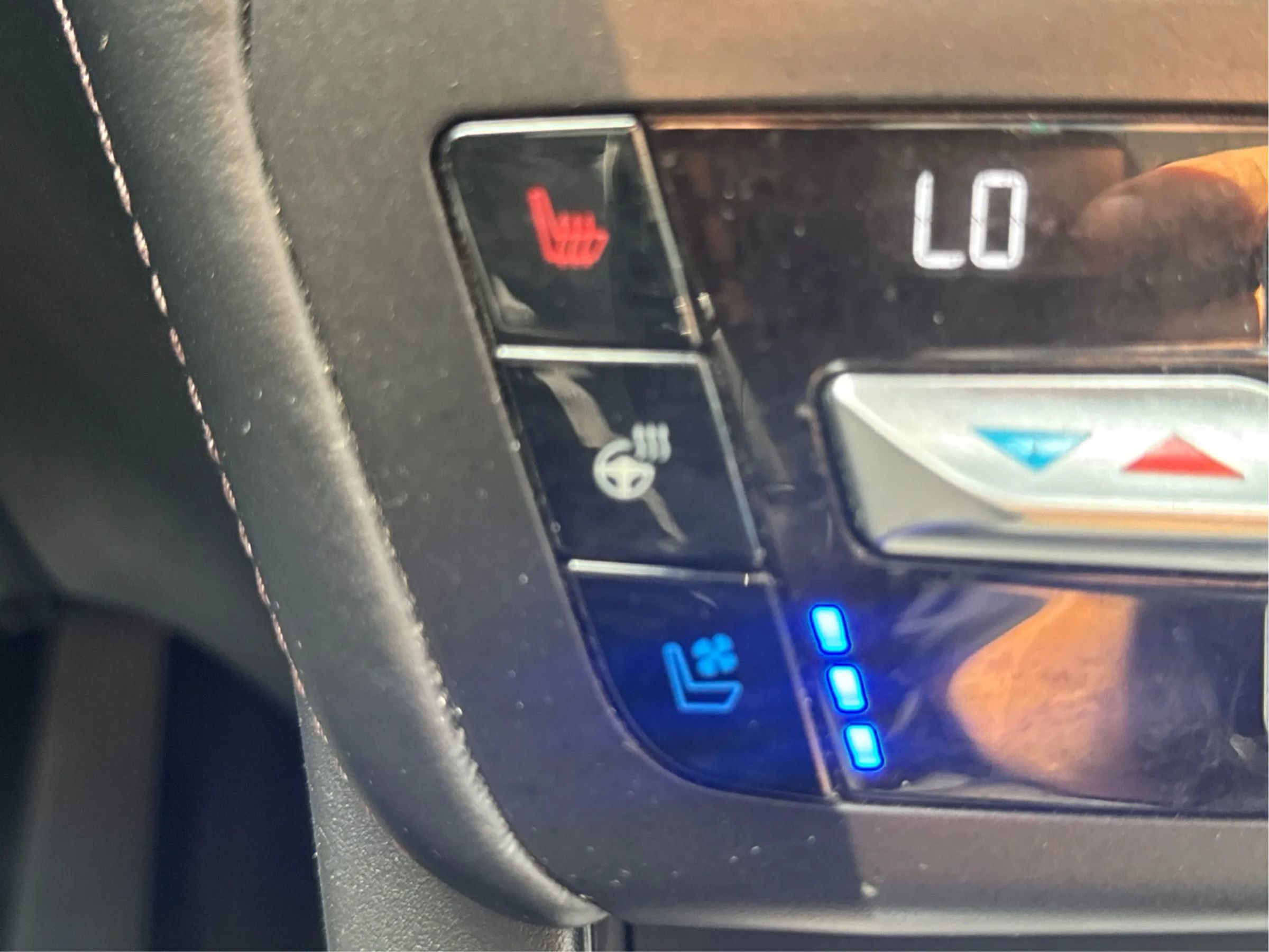 Used 2020 Ford Explorer Platinum w/ Premium Technology Package AWD/4WD image 30