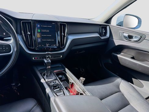 Used 2019 Volvo XC60 T5 Momentum w/ Premium Package FWD image 21