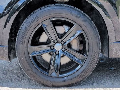 Used 2019 Audi Q8 Premium w/ Convenience Package AWD/4WD image 13