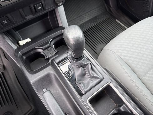 Used 2020 Toyota Tacoma SR w/ SR Convenience Package image 28